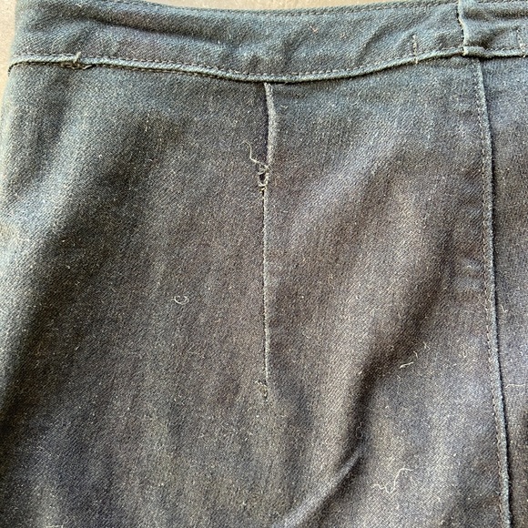 Dark soft denim. Straight leg, front pockets, no back pockets, no belt loops. - Picture 9 of 10
